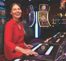 Màn hình slot nổ hũ 33win2 hiển thị vòng quay bonus và hiệu ứng jackpot